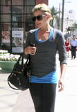 th_03888_celebrity_paradise.com_TheElder_LaurenBosworth2010_09_23_hitthegyminWestHollywood2_122_12lo.jpg