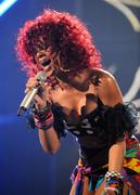 th_85528_Rihanna2010AMAPerformance21.11.2010_86_122_130lo.jpg