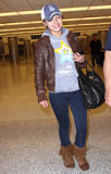th_70499_Preppie_-_Hayden_Panettiere_arriving_at_Miami_International_Airport_-_Dec._31_2009_258_122_413lo.jpg