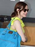 th_61521_celebrity_paradise.com_TheElder_RoseMcGowan2010_04_03_AtDullesAirport10_122_415lo.jpg