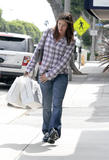 th_97702_celebrity_paradise.com_TheElder_JenniferGarner2011_04_18_shoppingatWilliams_SonomainBeverlyHills11_122_456lo.jpg