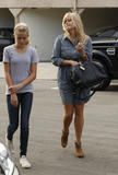 th_02792_Reese_Witherspoon_Out_for_Lunch_in_Brentwood_October_22_2012_005_122_61lo.jpg