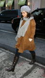 th_99124_celebrity-paradise.com-The_Elder-Katie_Holmes_2010-02-09_-_stooped_off_at_a_local_Starbucks_in_NY_5188_122_86lo.jpg