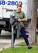 http://img210.imagevenue.com/loc11/th_806606560_Hilary_Duff_Going_to_Workout5_122_11lo.jpg