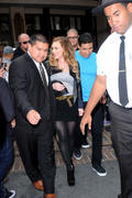 http://img210.imagevenue.com/loc131/th_70265_Hilary_At_Extra_with_Mario_Lopez11_122_131lo.jpg