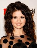 http://img210.imagevenue.com/loc154/th_38349_Celebutopia-Selena_Gomez-6th_Annual_Teen_Vogue_Young_Hollywood_Party-01_122_154lo.jpg