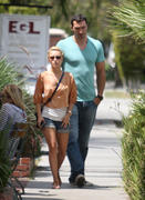 http://img210.imagevenue.com/loc161/th_27252_Hayden_Panettiere_After_lunch_at_Le_Pain_Quotidien_restaurant9_122_161lo.jpg