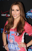 http://img210.imagevenue.com/loc191/th_37396_Alyssa_Milano_at_The_2010_NFL_Draft_Eve_Event5_122_191lo.jpg