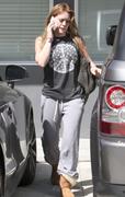 http://img210.imagevenue.com/loc195/th_37278_Hilary_Duff_at_V_Pilates_in_Toluka_Lake19_122_195lo.jpg