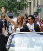 http://img210.imagevenue.com/loc247/th_30750_Jennifer_Lopez_Puerto_Rican_Day_Paradein_NYC12_122_247lo.jpg