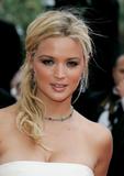 http://img210.imagevenue.com/loc35/th_83229_Virginie_Efira_00041_122_35lo.JPG