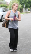 http://img210.imagevenue.com/loc434/th_16132_Hilary_Duff_leaving_the_gym_in_West_Hollywood11_122_434lo.jpg