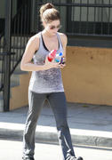 http://img210.imagevenue.com/loc455/th_79852_Ashley_Greene_leaves_the_gym_in_Studio_City11_122_455lo.jpg