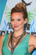 http://img210.imagevenue.com/loc476/th_45798_Hilary_Duff_at_the_2010_Teen_Choice_Awards12_122_476lo.jpg